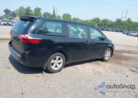 2015 Toyota Sienna L 7 Passenger z USA, uszkodzony, nr VIN 5TDZK3DC1FS539076